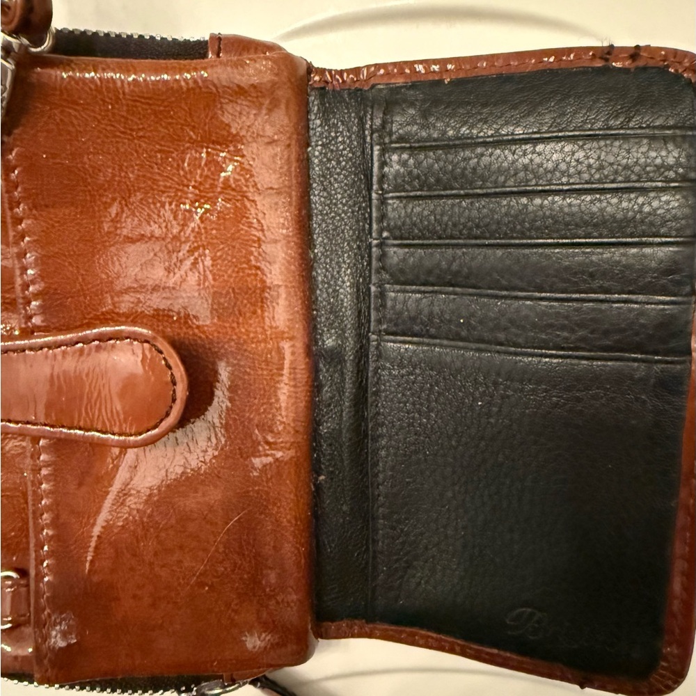 Brighton Shiny patent leather Brown Wristlet with Silver Emblem - Picture 3 of 6